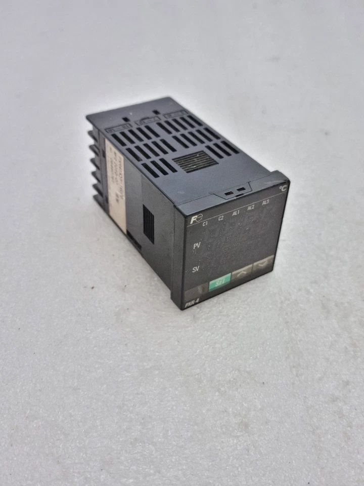 Fuji Electric PXR4TAY1-1V070 Temperature Controller 100-240Vac 50/60Hz 12VA